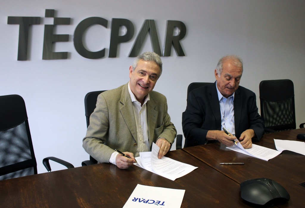 da esquerda para direita: Júlio C. Felix, diretor-presidente do Tecpar e Fernando Peres da Recepta Biopharma